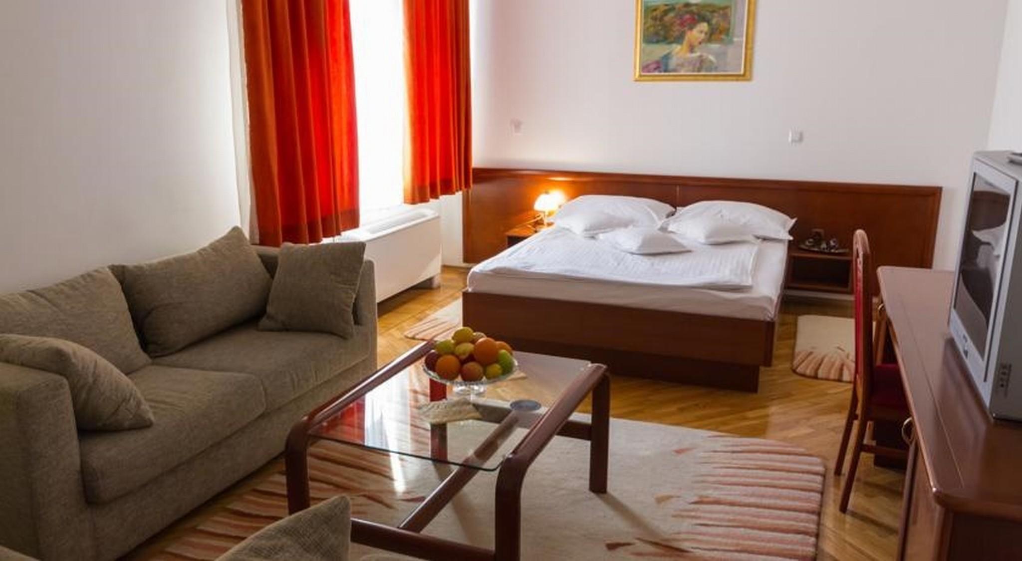 Hotel M3 Donje Mladice Buitenkant foto