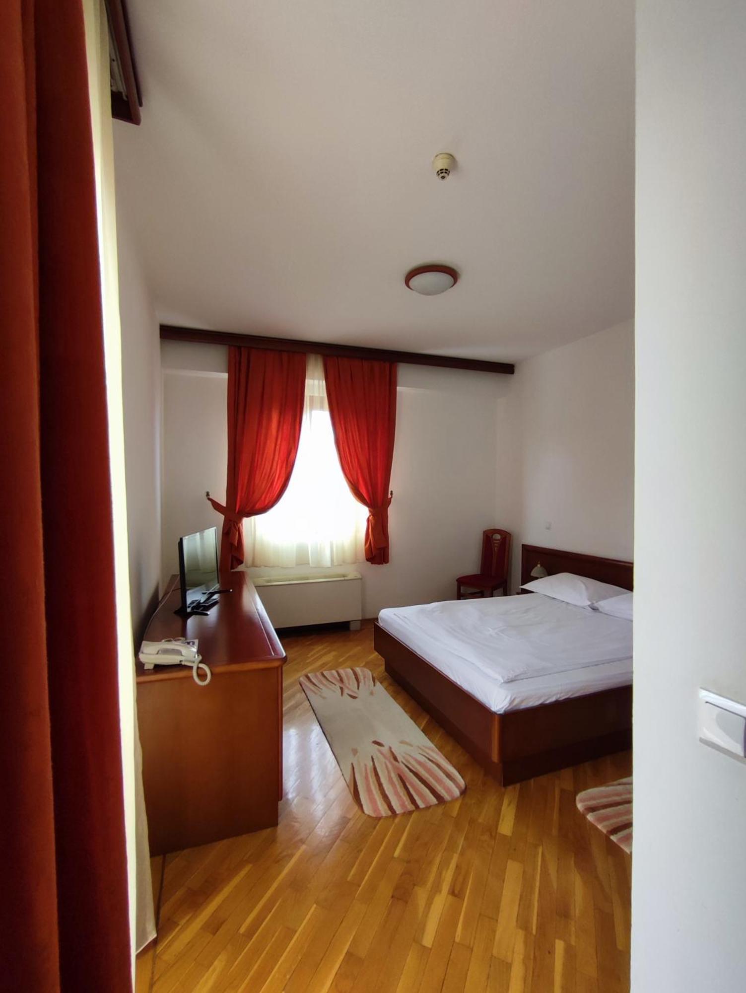 Hotel M3 Donje Mladice Buitenkant foto