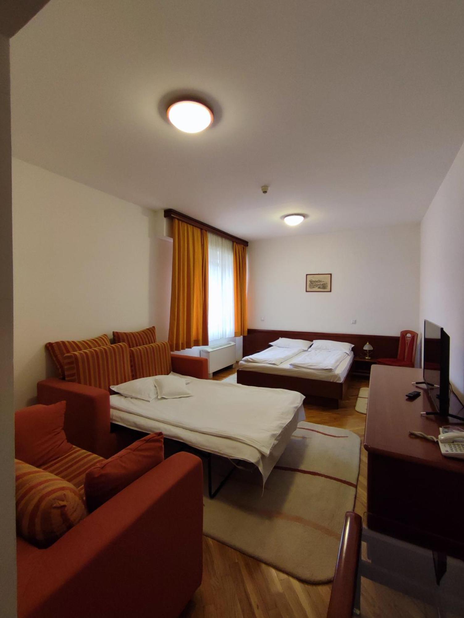 Hotel M3 Donje Mladice Buitenkant foto