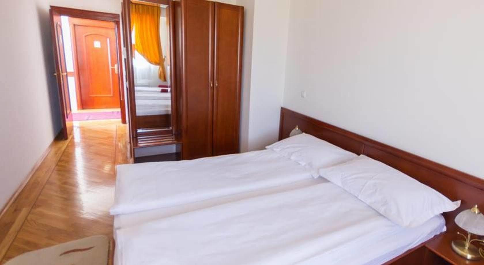 Hotel M3 Donje Mladice Buitenkant foto