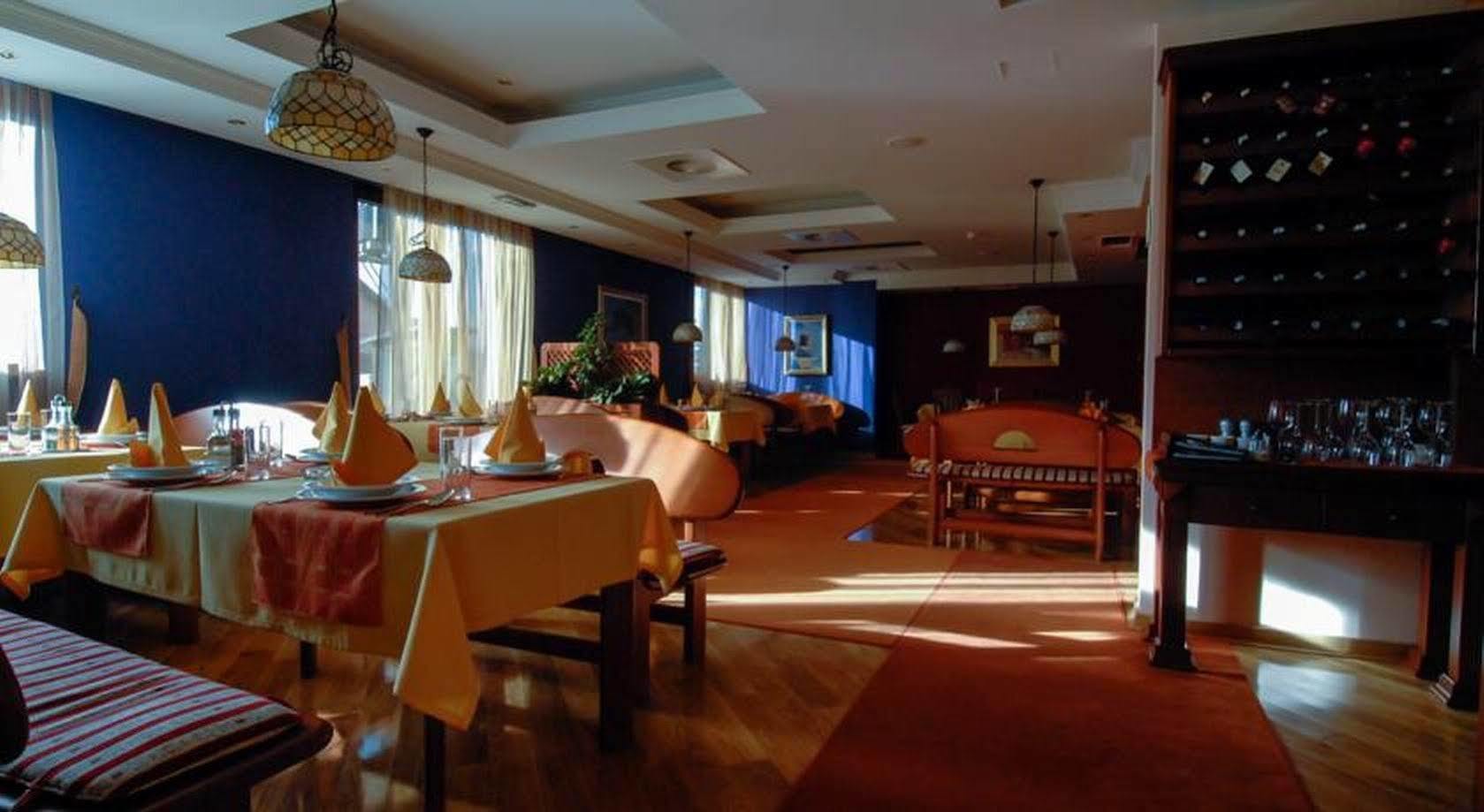 Hotel M3 Donje Mladice Buitenkant foto