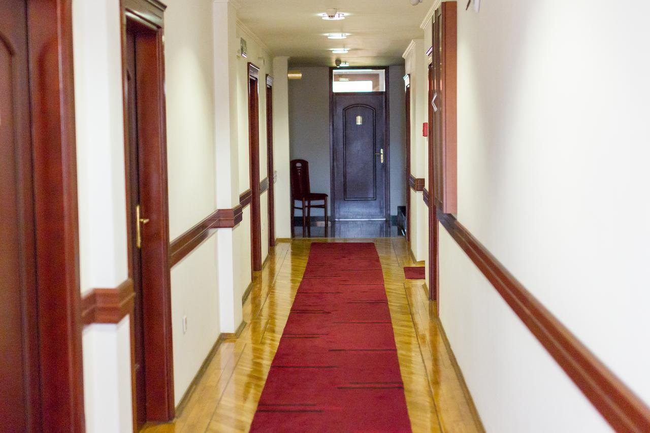 Hotel M3 Donje Mladice Buitenkant foto