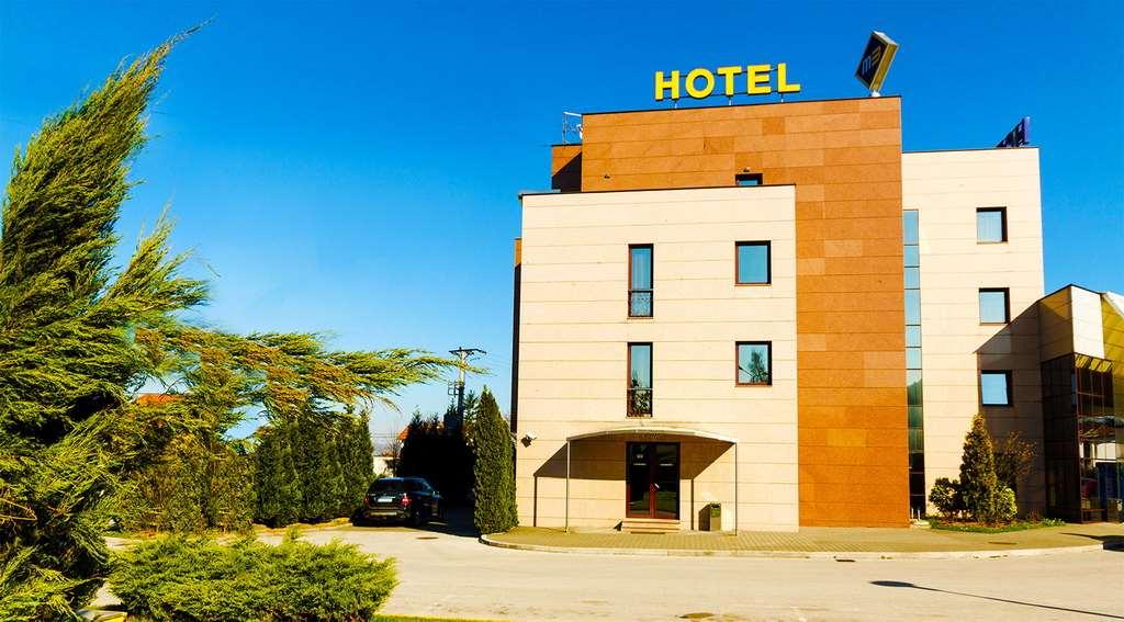 Hotel M3 Donje Mladice Buitenkant foto